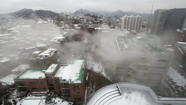 KT 화재로 도심에 퍼지는 연기