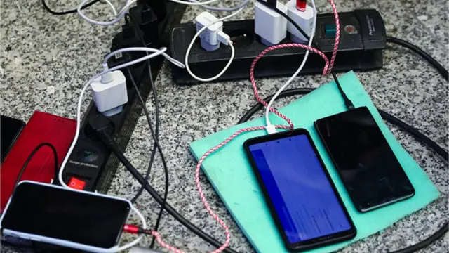 Надійне постачання електрики під час війни, зокрема, дозволило українцям підтримувати життєво важливий зв'язок