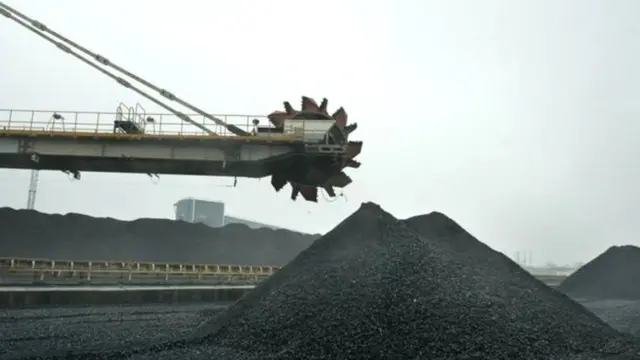 Вугілля біля шахти