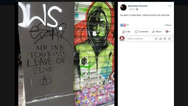 "Airbnb tourists leave or else" - un message peint en bombe sur le mur d'Exarchia.