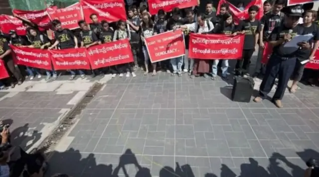 စစ်အာဏာသိမ်းမှုနဲ့အတူ အရင်လို ကန့်သတ်ပိတ်ဆို့မှုတွေနဲ့ စာပေအမှောင်ခတ်ပြန်ရောက်သွားမလား စိုးရိမ်မှုတွေ ရှိလာ