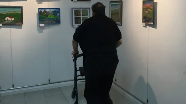 Izložba Bojama obojen svet