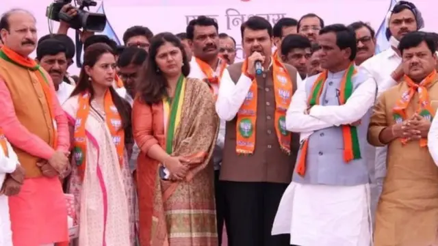 देवेंद्र फडणवीस आणि पंकजा मुंडे