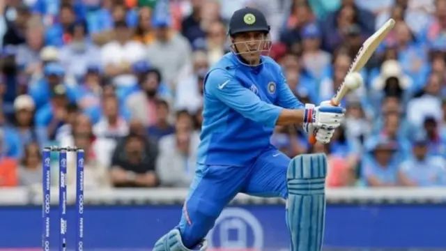 என்ன ஆனது தோனிக்கு? ஏன் இந்த விமர்சனம்?