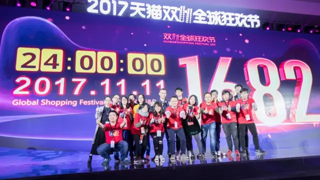 พิธีนับถอยหลังสู่เทศกาลชอปปิงวันคนโสดของอาลีบาบา เมื่อปีที่แล้ว