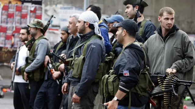 Şii gruplar Beyrut sokaklarında