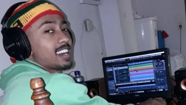 ፍሬሰላም ሙዚቃ እያቀናበረ