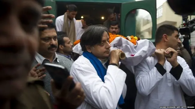 सुनंदा पुष्कर, शशि थरूर, दिल्ली पुलिस