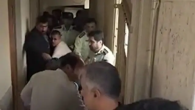 رسانه‌های محلی مازندران ویدیویی از لحظه انتقال جسد او منتشر کرده‌اند