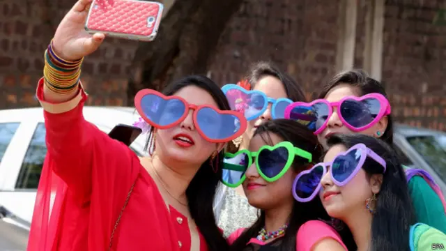 ඉන්දියාවේ 'සෙල්ෆි' තහනමක්