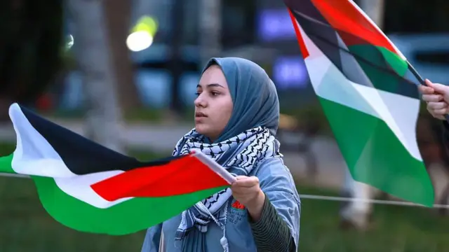 Refah'ı Açın Girişimi 10 Haziran'da İstanbul'daki Mısır Konsolosluğu önünde Refah sınır kapısının Gazzelilere açılması talebiyle gösteri düzenledi