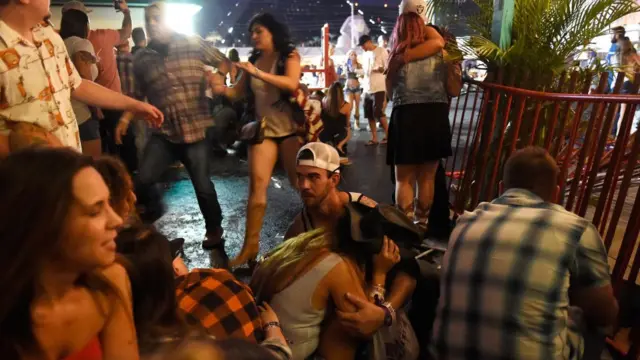 லாஸ் வேகஸ் சூதாட்ட விடுதி அருகே துப்பாக்கி சூடு