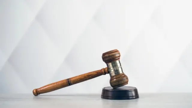 Молот судді