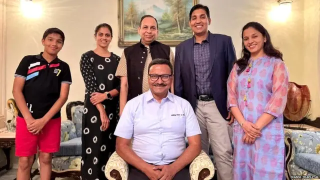 ਮੋਹਿਤਾ ਦਾ ਪਰਿਵਾਰ ਅਤੇ ਭਾਰਤ ਪਾਰੇਖ