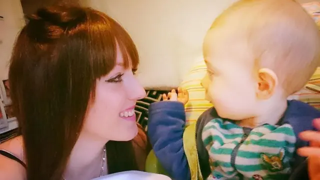 莎拉‧博伊尔和儿子泰迪