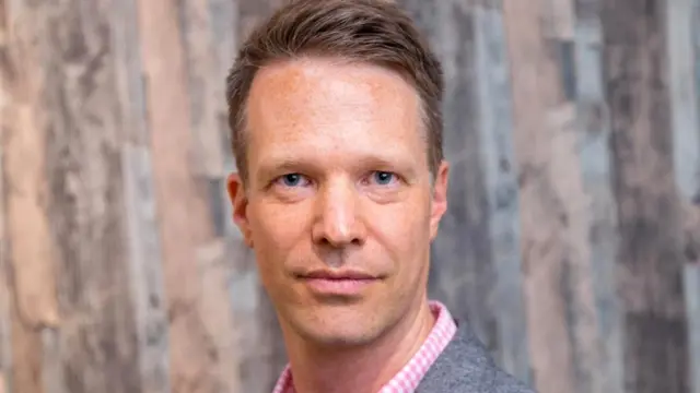 Специалист по интернет-маркетингу из Лондона Йорген Сундберг говорит, что большинство рекрутеров ответственно подходят к использованию целевой рекламы в "Фейсбуке"