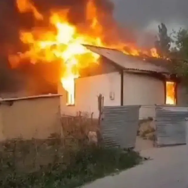 Горящий дом в райне конфликта