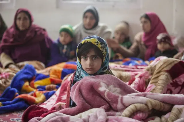 காஷ்மீர்: எல்லையோர கிராம மக்களின் துயர கதை