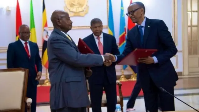 Yoweri Museveni na Paul Kagame wa Rwanda walipoweka MOU ya kumaliza uhasama kati yao