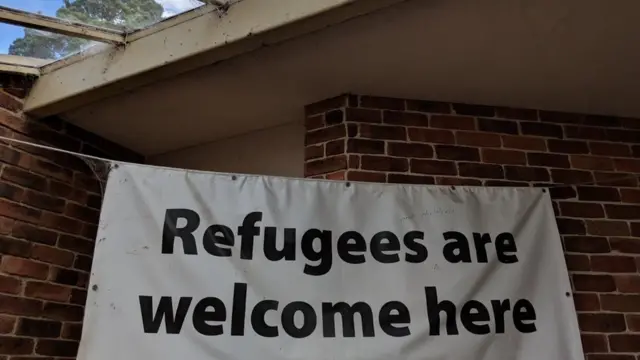 ป้ายต้อนรับผู้ลี้ภัยในอาคารแห่งหนึ่งในนครซิดนีย์ ออสเตรเลีย