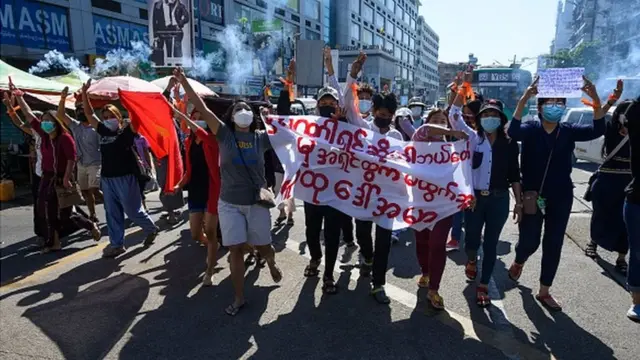 В Мьянме не прекращаются протесты с требованиями вернуть демократию