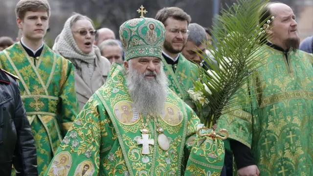 Митрополит Варсонофий во время крестного хода вокруг Исаакиевского собора