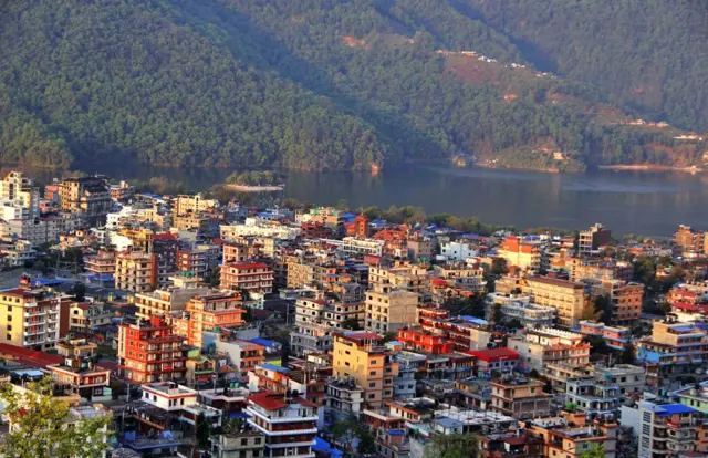 फेवातालका किनारमा रहेका होटलहरू