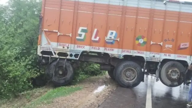 इसी ट्रक से हुई टक्कर