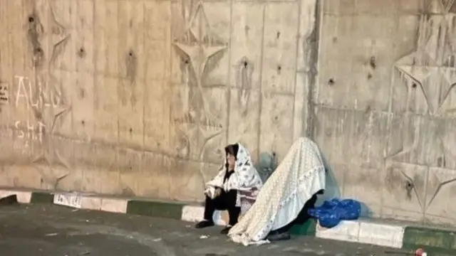 پدر و مادر حسین رونقی