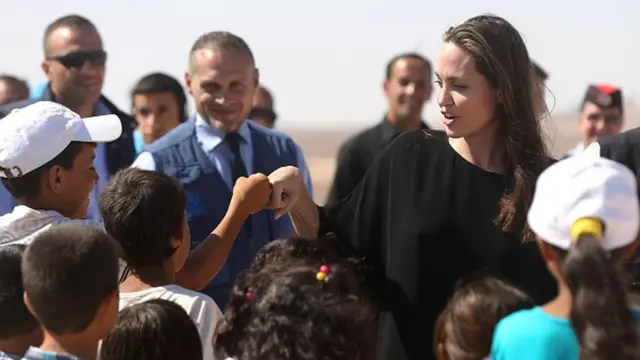 แองเจลินา โจลี ได้รับเลือกให้เป็นผู้หญิงที่มีคนชื่นชอบที่สุดในโลกโดยยูกอฟ เป็นปีที่สามแล้ว