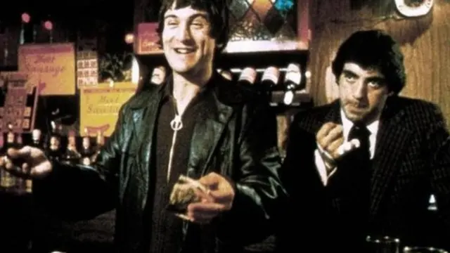 به گفته مارتین اسکورسیزی صحنه داخل کافه در فیلم "خیابان‌های پایین شهر" ادای احترام مستقیمی به کاراواجو است.