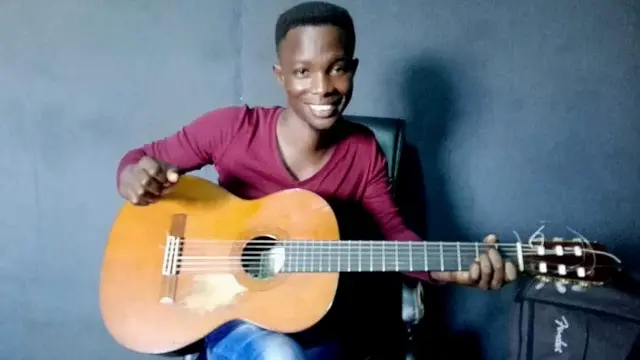 Hyves Kamikiwe umuririmvyi w'Umurundi