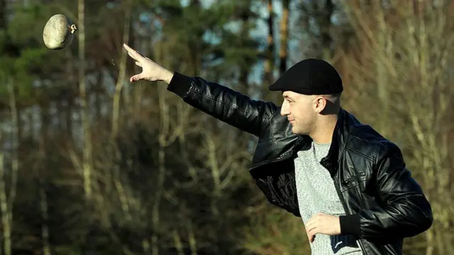 Гари Маклей с пудингом.