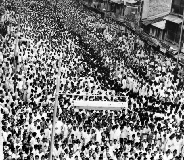 1958માં મહાગુજરાત આંદોલન સમયે અમદાવાદમાં ઉમટી પડેલી જનમેદની