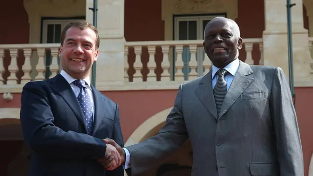 Медведев и душ Сантуш