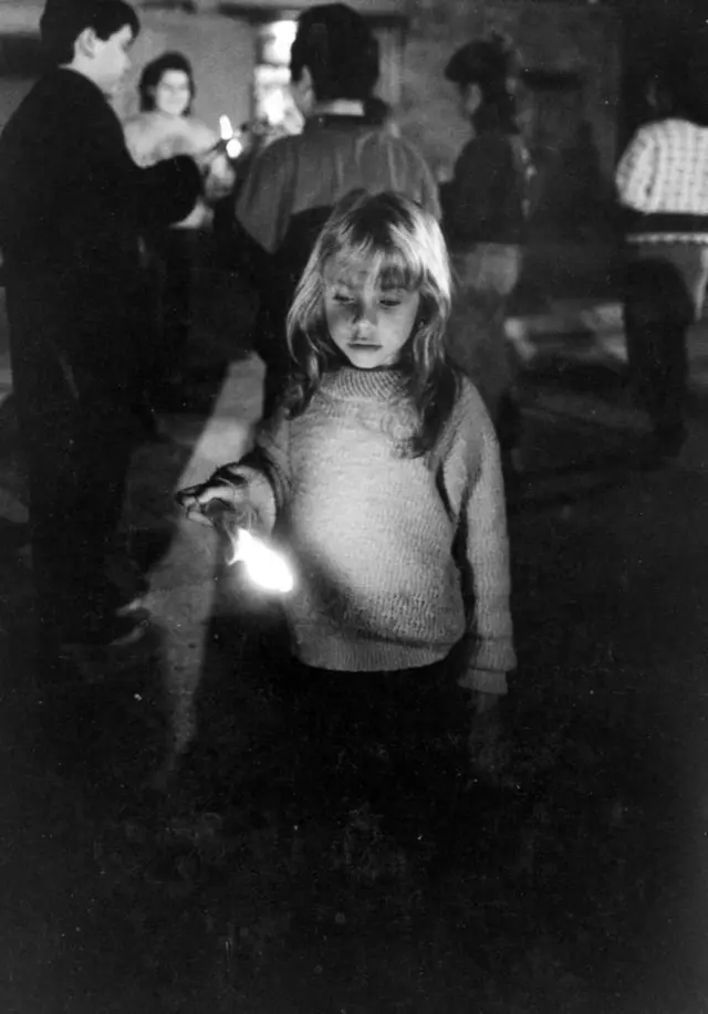 مردم پالرمو چندین بار علیه مافیا در این شهر تظاهرات کردند و این عکس دختربچه‌ای را نشان می‌‌دهد که در یکی‌ از آنها شرکت کرده بود