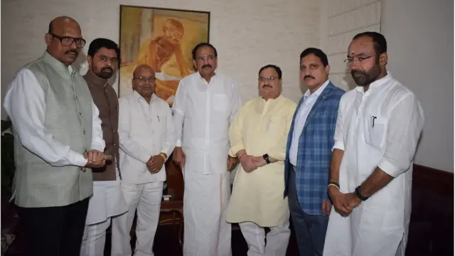 వెంకయ్య నాయుడుతో టీడీపీ ఎంపీలు