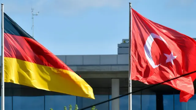 Almanya Türkiye bayrakları