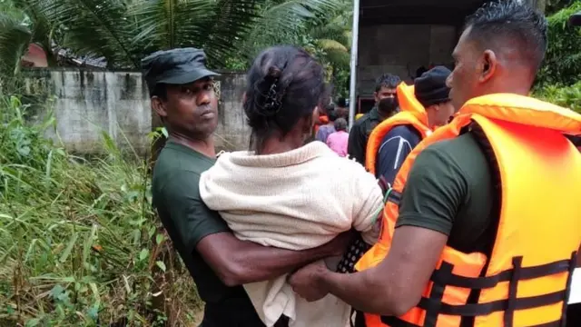 இலங்கையில் மழையால் மண்சரிவு