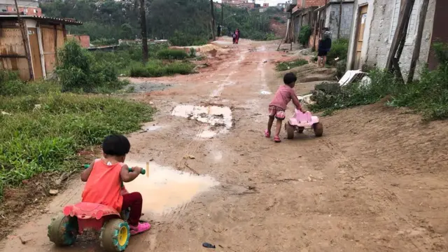 Crianças andando com motoscasino dando rodadas gratisbrinquedocasino dando rodadas gratisruacasino dando rodadas gratislama na ocupação Terracasino dando rodadas gratisDeus