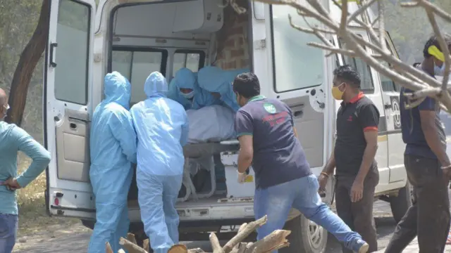 ગુજરાતમાં છેલ્લા અઠવાડિયાથી કોરોના વાઇરસના કેસમાં ઘટાડો થવાની શરૂઆત થઈ છે