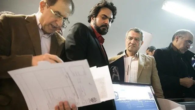 محمد حقانی در اولین روز ثبت‌نام انتخابات شورای شهر تهران