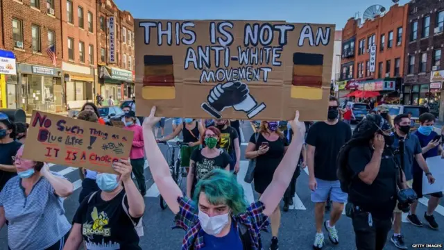 नस्लवाद के ख़िलाफ़ विरोध प्रदर्शन