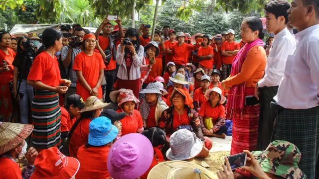 ဒေါ်မိုးမိုးစုကြည်