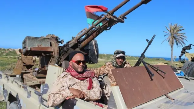 Мисраттык кошуундар Триполи тарабына өттү