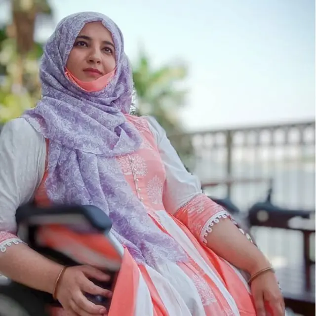 Instagram: @itanzilakhan