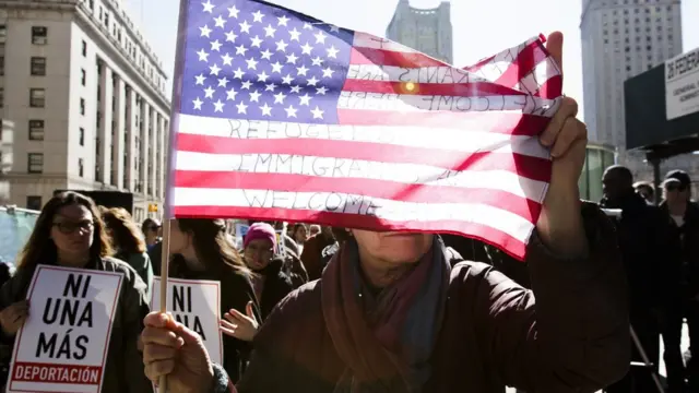 Mulheres fazem protesto no EUA após imigrante ser presobolao da lotofacil onlineNova York