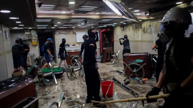 荃湾二坡坊的联发麻雀馆亦多次被破坏。