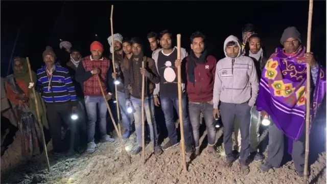 گاؤں میں پہرہ دینے والے