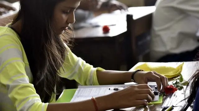 પરીક્ષકની તસવીર